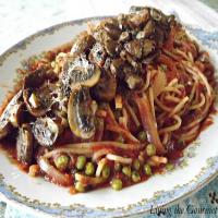 Spaghetti with Peas and Tomato Sauce and Mushrooms image