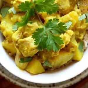 Slow Cooker Yellow Chicken Curry_image