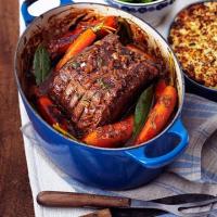 Pot-roast beef with French onion gravy_image