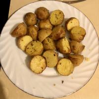 Garlic and Vinegar Roasted Potatoes_image