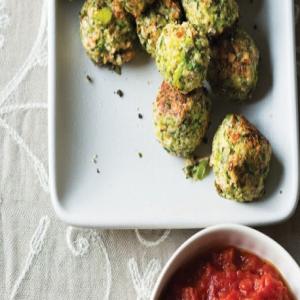 Broccoli Meatballs with Garlic-Tomato Sauce_image