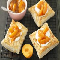 Apricot-Puff Pastry Squares_image