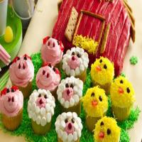 Barn Cake with Farm Animal Cupcakes_image