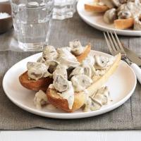 Garlic mushrooms on toast image