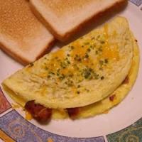 Crispy Bacon and Sweet Onion Omelet_image