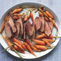 Spice-Rubbed Pork Tenderloin with Roasted Baby Carrots_image