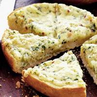 Cheesy garlic bread wedges_image