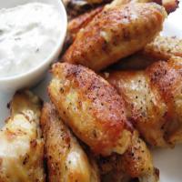 Buffalo Chicken Wings W/ Blue Cheese Dip_image