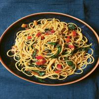 Spaghetti With Chard, Chilli and Anchovies_image