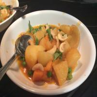 Potatoes and Peas in Red Curry Sauce_image