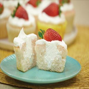 Strawberry Lemonade-Filled Cupcakes image