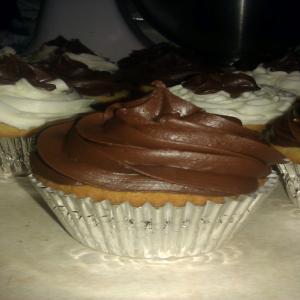 Almost Cake Mix Vanilla Cupcakes!_image
