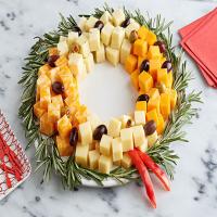 Easy Cheese Wreath_image