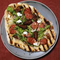 Grilled Sausage and Fig Pizza with Goat Cheese_image