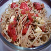 Absolutely Delicious and Simple Tomato, Basil, and Garlic Pasta_image