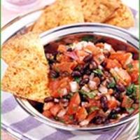 Black bean salsa with chili-baked chips_image