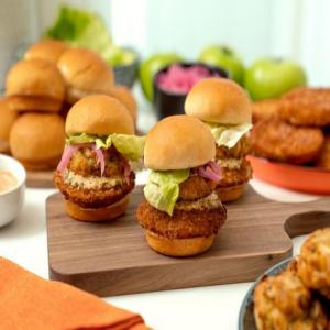 Crab Cake and Fried Green Tomato Sliders_image