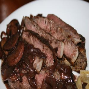 Rib-eye steaks with merlot-mushroom melange_image