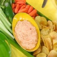 Chips and Veggies with Sun-Dried Tomato Dip_image