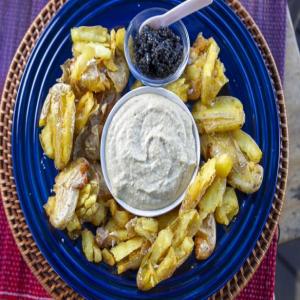 Smashed Fingerling Potatoes with Onion Dip and Caviar_image