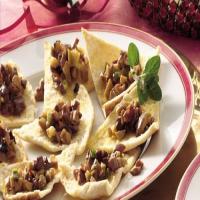 Pita Triangles with Olive Relish_image