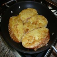 Baked Cheese on Toast With Wine image
