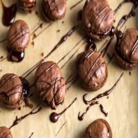 Chocolate Caramel Macarons_image