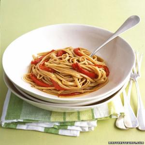 Spicy Whole Wheat Linguine with Red Peppers image