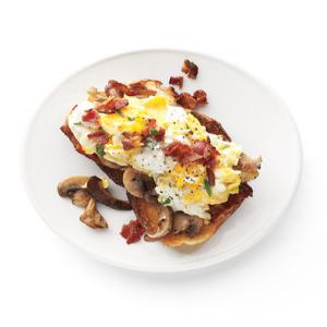 Bacon and Eggs with Mushroom-Garlic Toasts_image