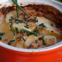 Herbed Scalloped Potatoes and Onions_image