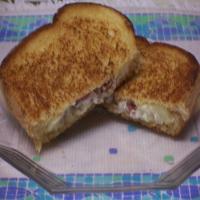 Grilled Apple, Cream Cheese, and Bacon Sandwiches_image
