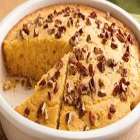 Pecan-Topped Cornbread with Honey Butter_image