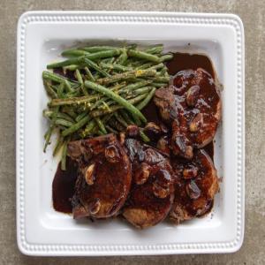 Pork Chops with Wine and Garlic_image