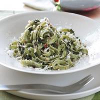 Spicy Spinach Linguine with Olive Oil and Garlic_image