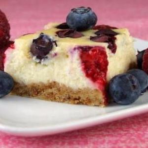 Red, White and Blueberry Cheesecake Bars (WW)_image