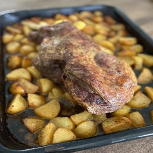 Greek Roast Lamb and Potatoes_image