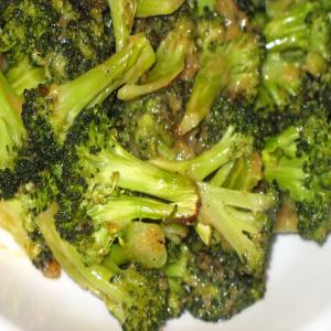 Roasted Broccoli With Raisin Vinaigrette_image