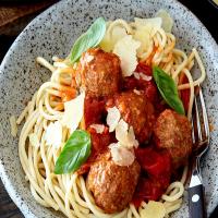 Cheesy Meatballs with Fresh Tomato and Basil Sauce_image