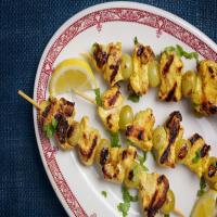Spiced Chicken Skewers With Grapes_image
