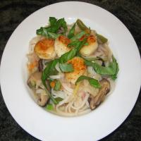 Seared Scallop Thai Noodle Soup_image