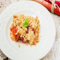 Rhubarb Crisp With Crunchy Oat Crust and Topping_image