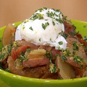 Poached Eggs in Chorizo-Tomato Stew with Garlic Croutons_image