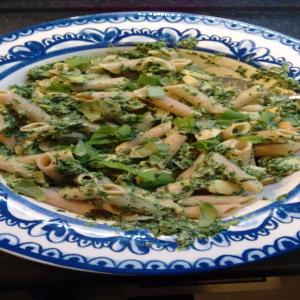 Quick Vegetarian Pasta with Spinach and Boursin®_image