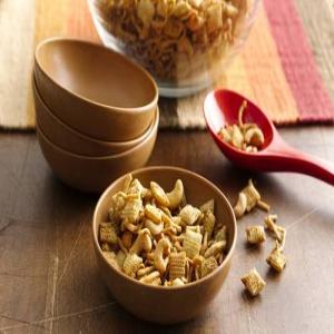 Curried Chex™ Mix with Coconut and Cashews_image