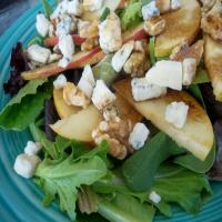 Festive Winter Salad With Walnuts and Apples_image