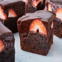 Chocolate-Covered Strawberry Brownies_image