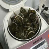 Sticky Rice Wrapped in Bamboo Leaves (Joong or Zhongzi)_image