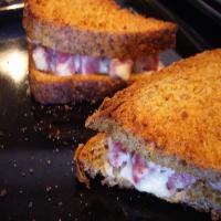 Toasted Sausage and Horseradish Sandwiches - Grzanki Z Kielbasa_image