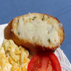 Cheesy Baked Garlic Bread Slices_image