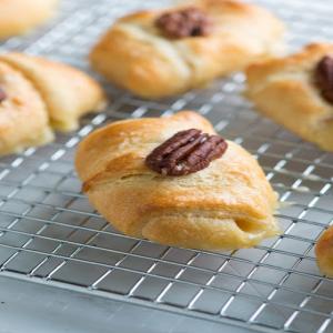 Mini Baked Brie Roll-Ups Recipe - (4.3/5)_image